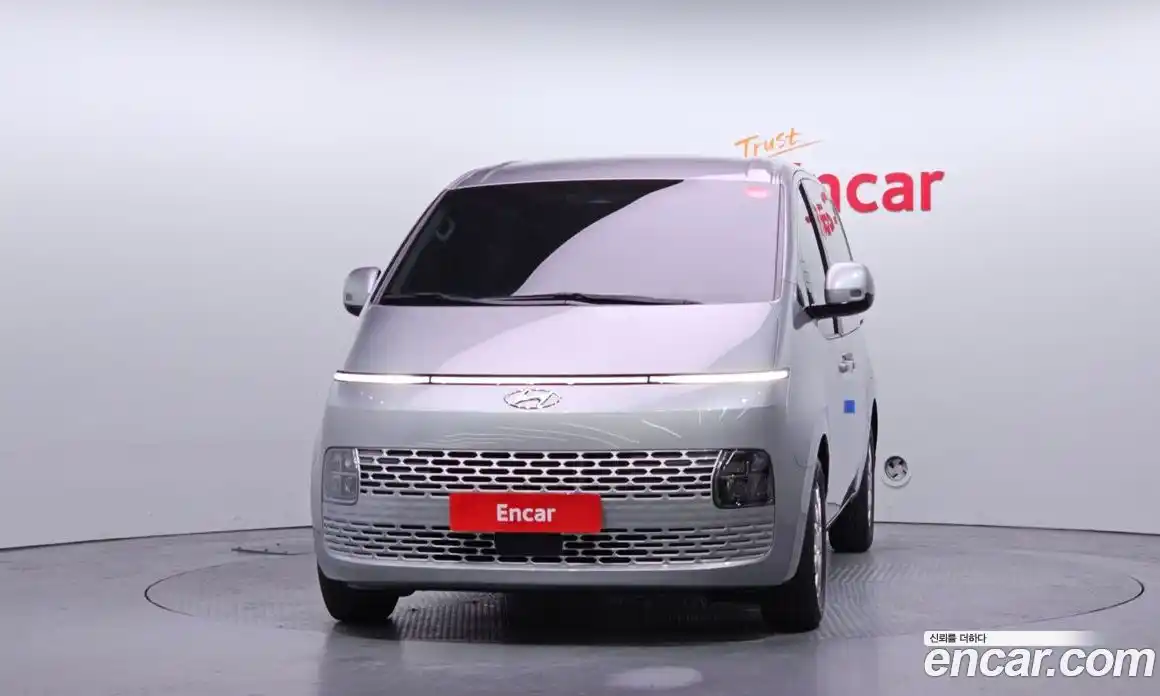 Hyundai Staria 2023 2.2 Автомат в Москве № 971729, фото 3