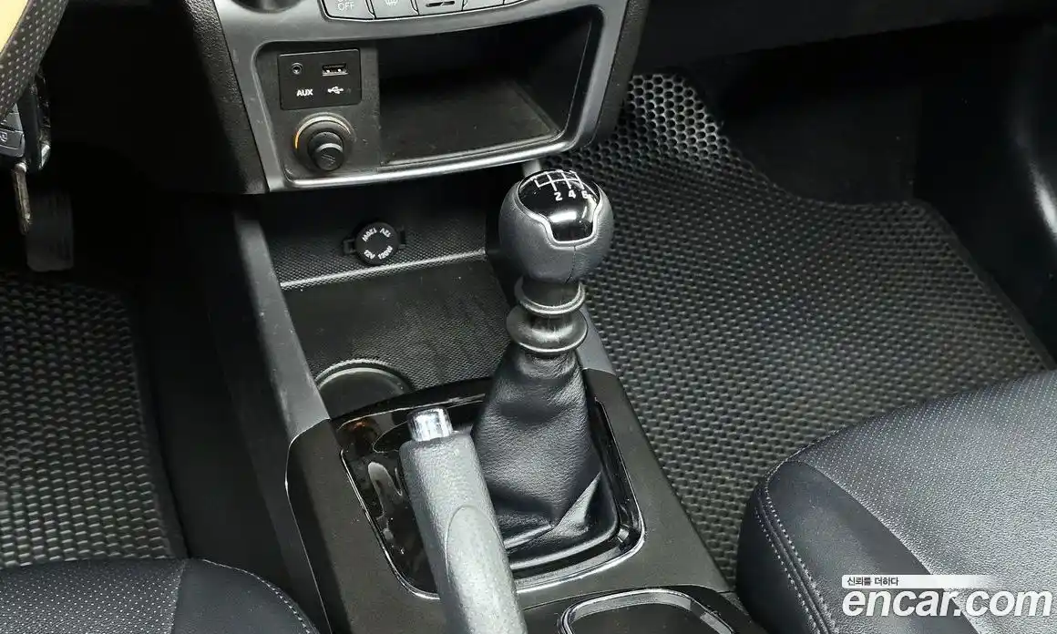 SsangYong Korando 2014 2.0 Механическая в Москве № 1011051, фото 9