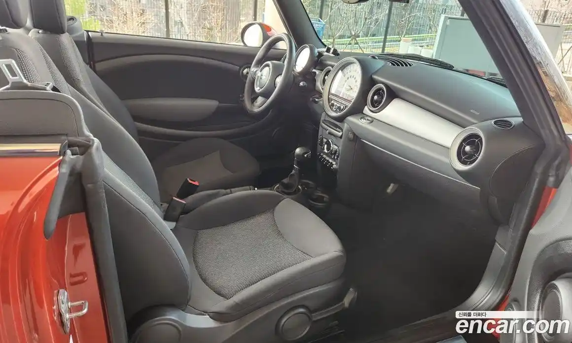 Mini Cooper Convertible 2011 1.6 гидро в Москве № 1014107, фото 12