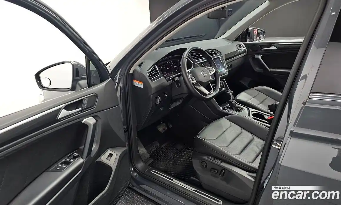 Volkswagen Tiguan 2022 2.0 гидро в Москве № 168660, фото 11