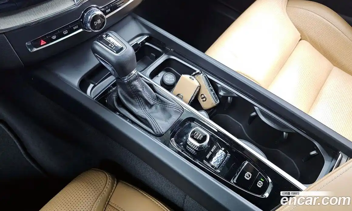 Volvo XC60 2017 2.0 гидро в Москве № 197030, фото 9