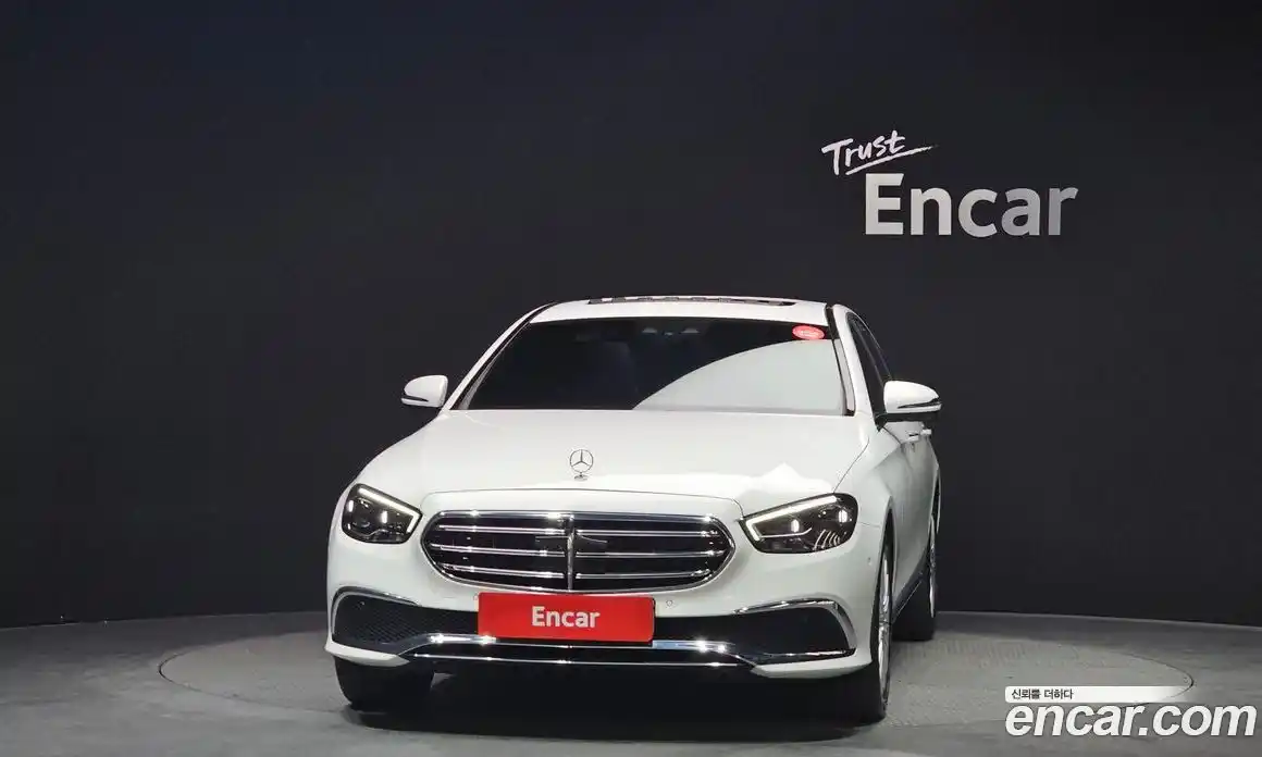 Mercedes-Benz E-Class 2022 2.0 гидро, фото 3