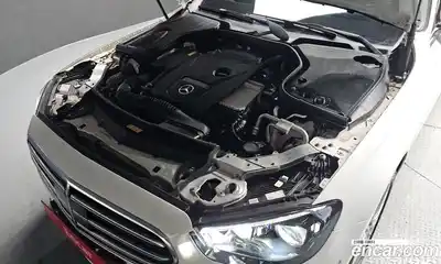 Mercedes-Benz E-Class 2022 2.0 гидро, миниатюра 6