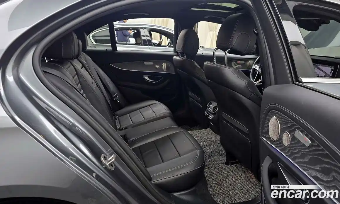 Mercedes-Benz E-Class 2022 2.0 гидро, фото 12