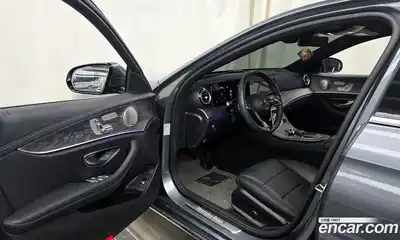 Mercedes-Benz E-Class 2022 2.0 гидро, миниатюра 10