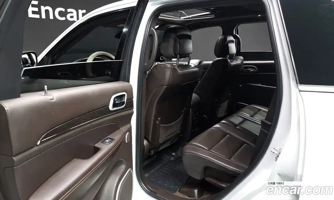 Jeep Cherokee 2018 3.0 гидро в Москве № 232682, фото 12
