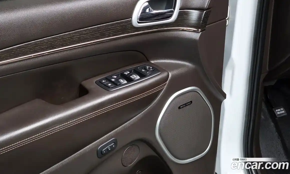 Jeep Cherokee 2018 3.0 гидро в Москве № 232682, фото 17