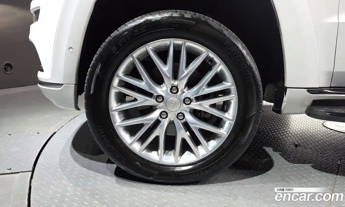 Jeep Cherokee 2018 3.0 гидро в Москве № 232682, фото 5