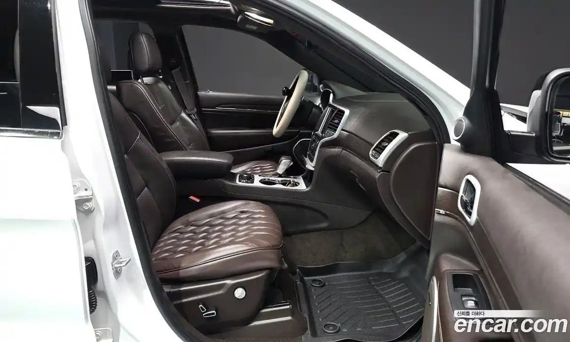 Jeep Cherokee 2018 3.0 гидро в Москве № 232682, фото 10