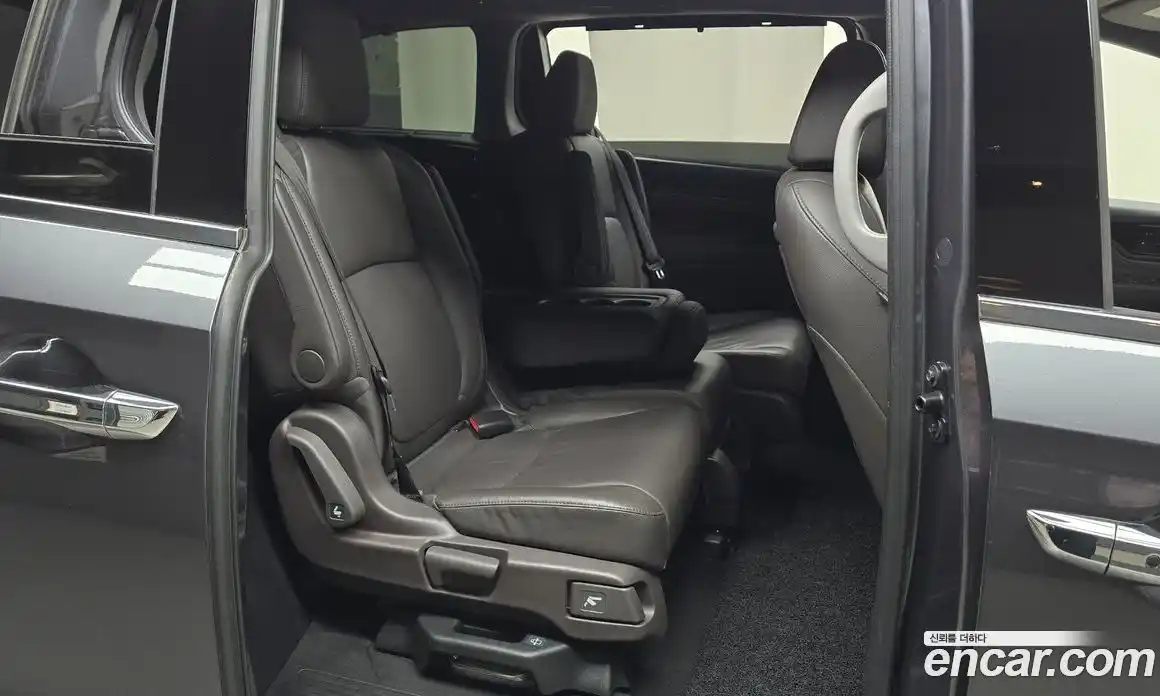 Honda Odyssey 2019 3.5 гидро в Москве № 232902, фото 12