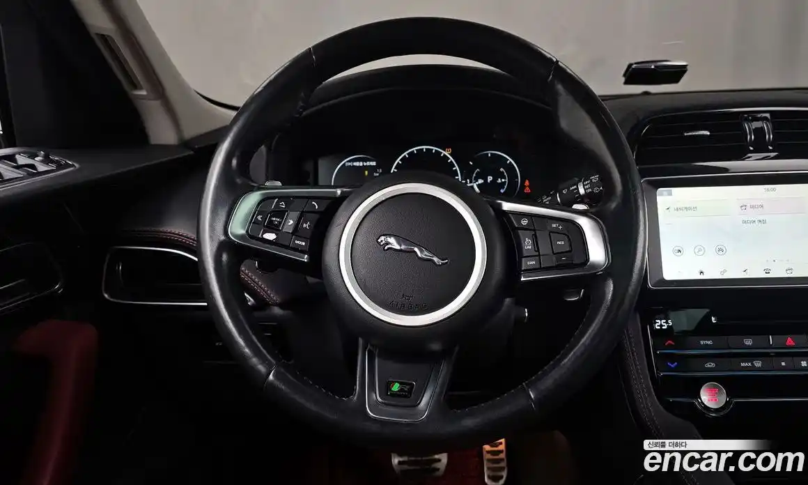 Jaguar F-Pace 2018 2.0 гидро в Москве № 256082, фото 13