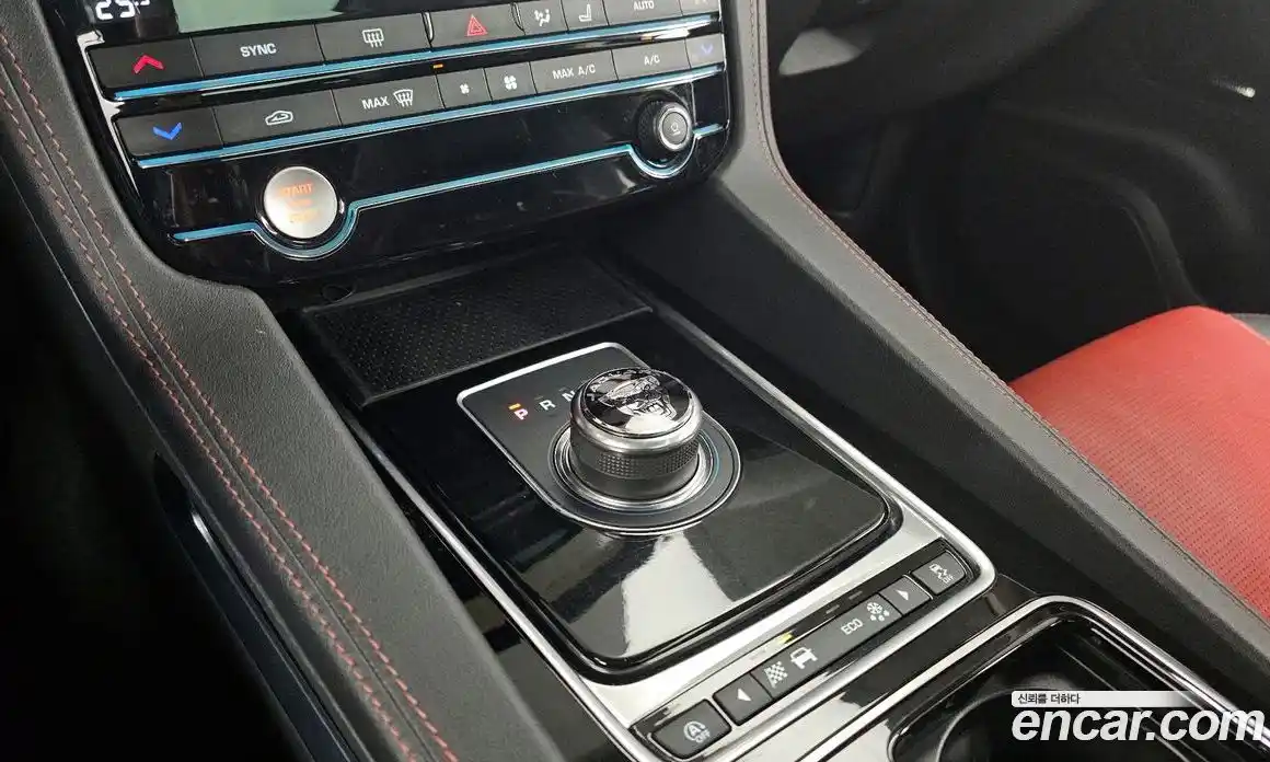 Jaguar F-Pace 2018 2.0 гидро в Москве № 256082, фото 9
