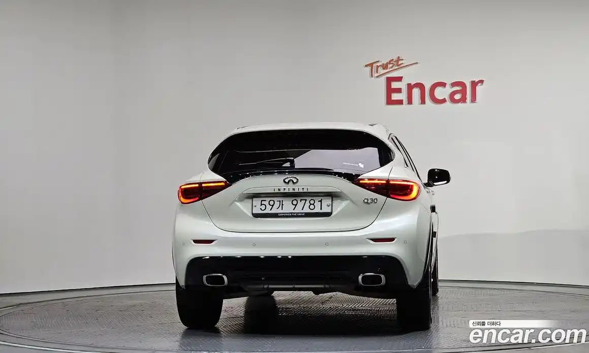 Infiniti Q30 2019 2.0 гидро в Москве № 256122, фото 3
