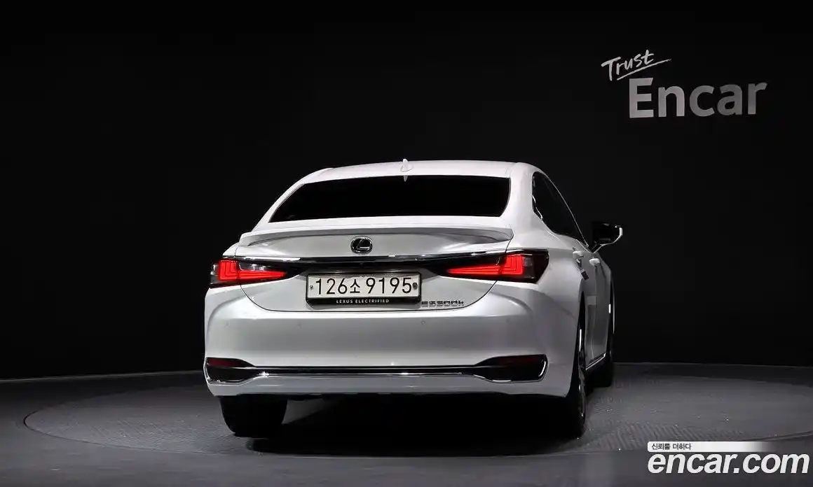 Lexus ES 2023 2.5 гидро в Москве № 275619, фото 4
