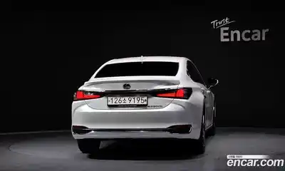 Lexus ES 2023 2.5 гидро в Москве № 275619, миниатюра 4