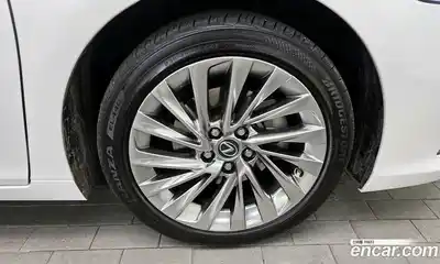 Lexus ES 2023 2.5 гидро в Москве № 275619, миниатюра 5
