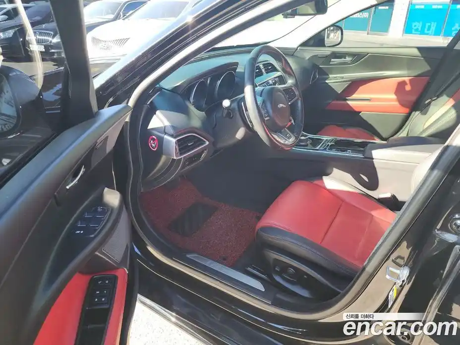 Jaguar XE 2017 2.0 гидро в Москве № 305190, фото 11