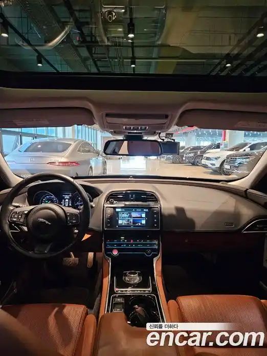 Jaguar XE 2016 2.0 гидро в Москве № 305207, фото 9