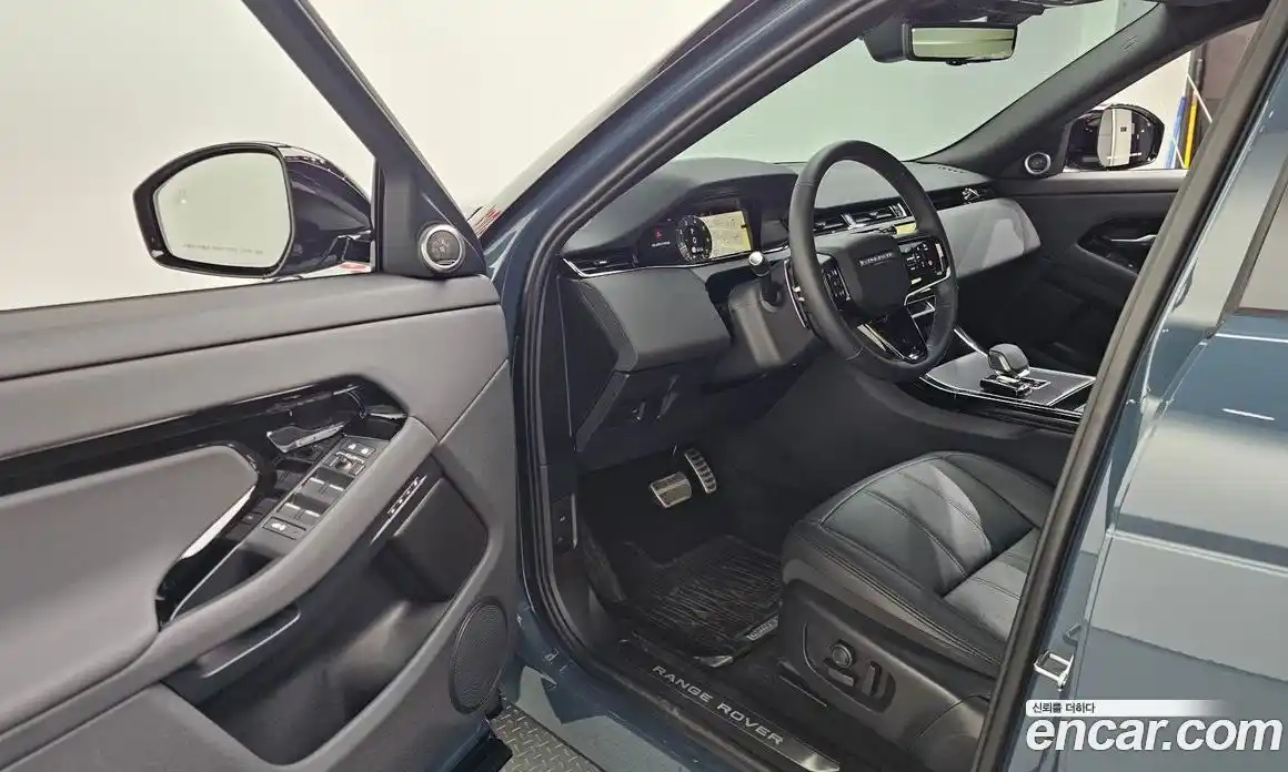 Land Rover Range-Rover Evoque 2025 2.0 гидро в Москве № 327868, фото 11