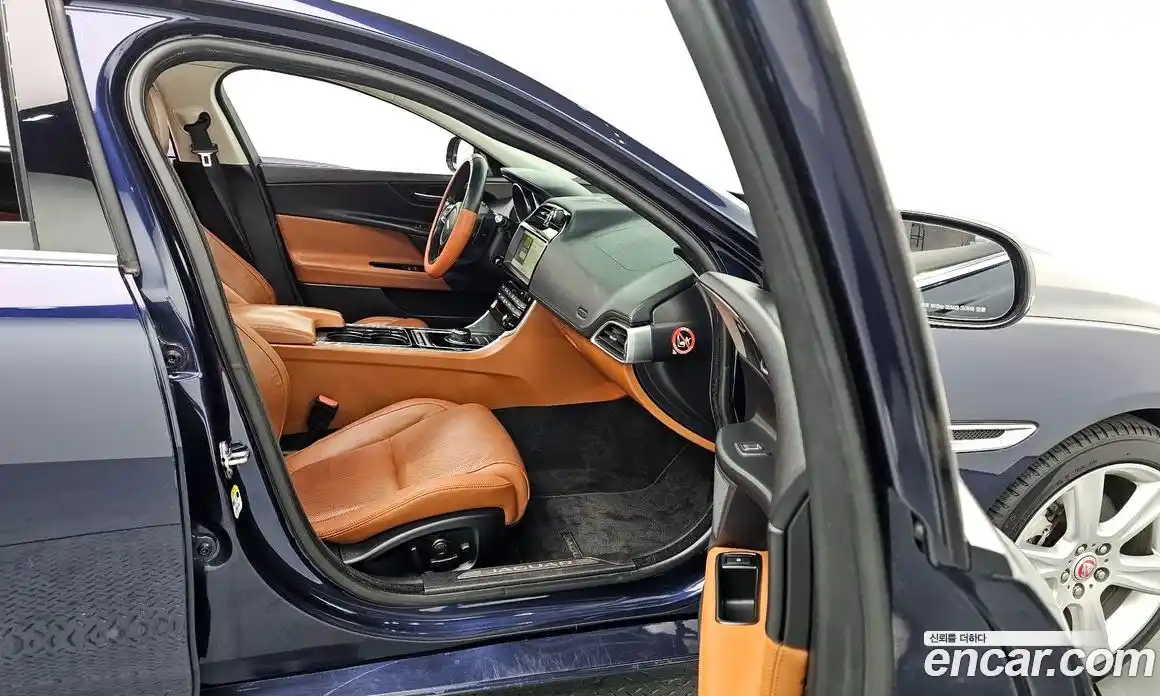 Jaguar XE 2017 2.0 гидро в Москве № 335845, фото 11