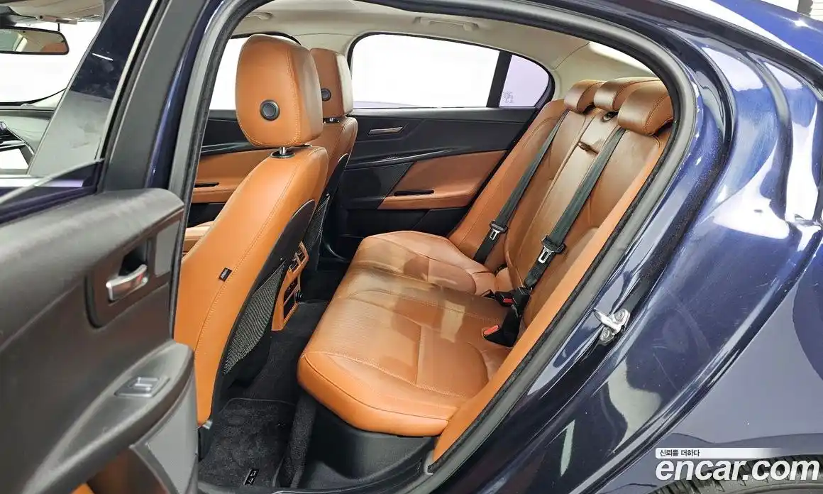 Jaguar XE 2017 2.0 гидро в Москве № 335845, фото 12