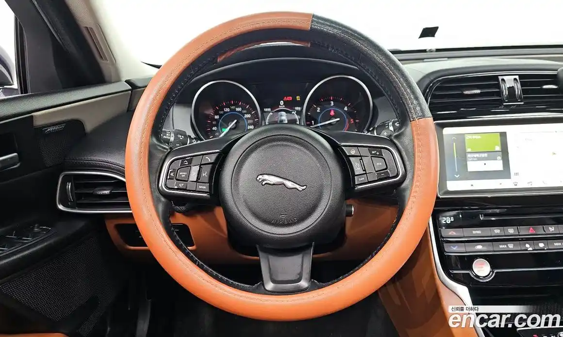 Jaguar XE 2017 2.0 гидро в Москве № 335845, фото 14