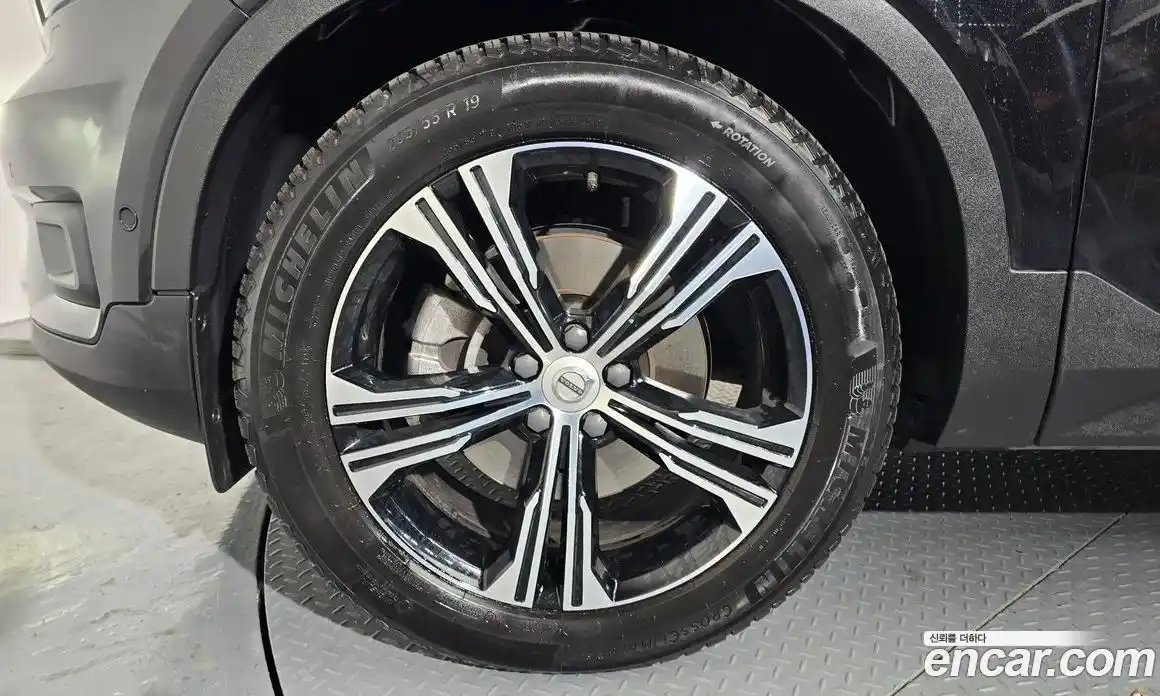 Volvo XC40 2019 2.0 гидро в Москве № 373772, фото 4