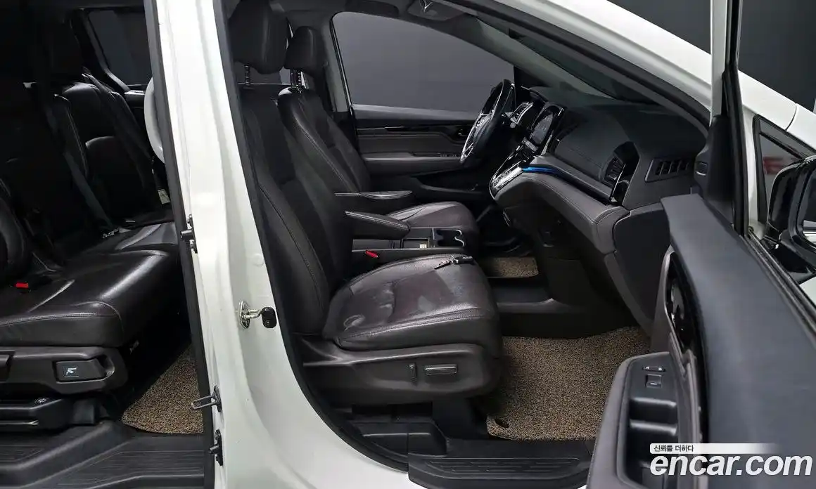Honda Odyssey 2018 3.5 гидро в Москве № 473297, фото 11