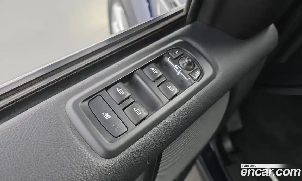 Land Rover Discovery 2015 3.0 гидро в Москве № 724423, фото 14
