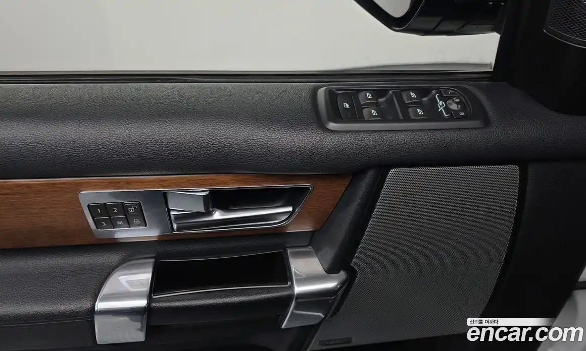 Land Rover Discovery 2016 3.0 гидро в Москве № 825053, фото 13