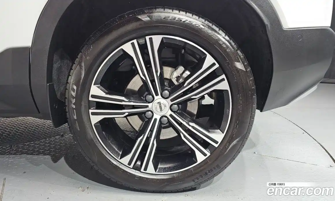 Volvo XC40 2020 2.0 гидро в Москве № 860305, фото 4