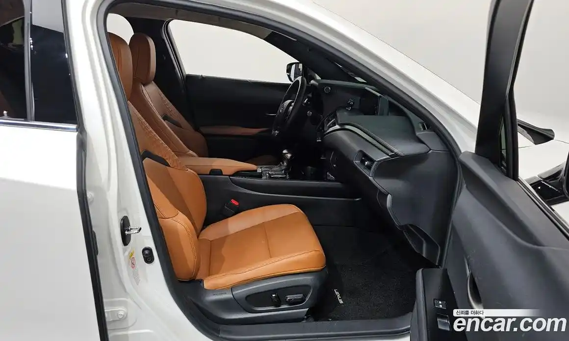 Lexus UX 2019 2.0 гидро в Москве № 975847, фото 11