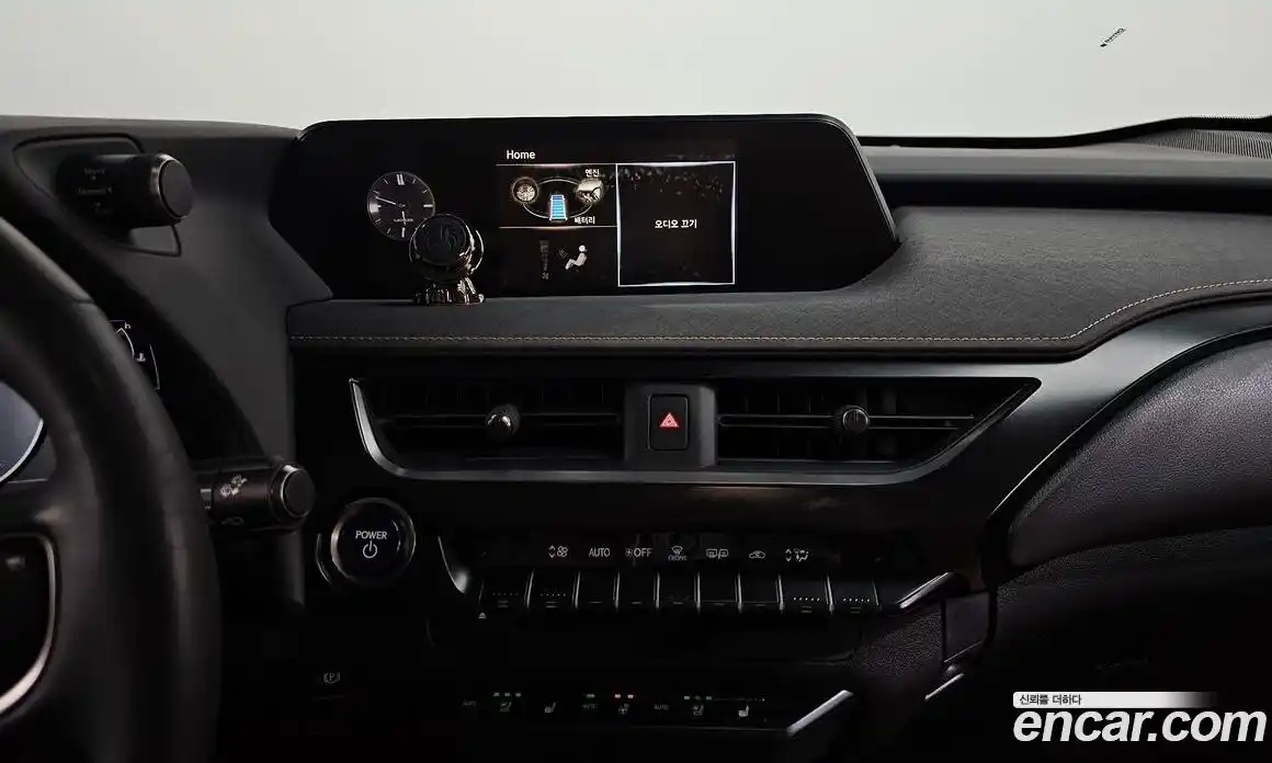 Lexus UX 2019 2.0 гидро в Москве № 975847, фото 14