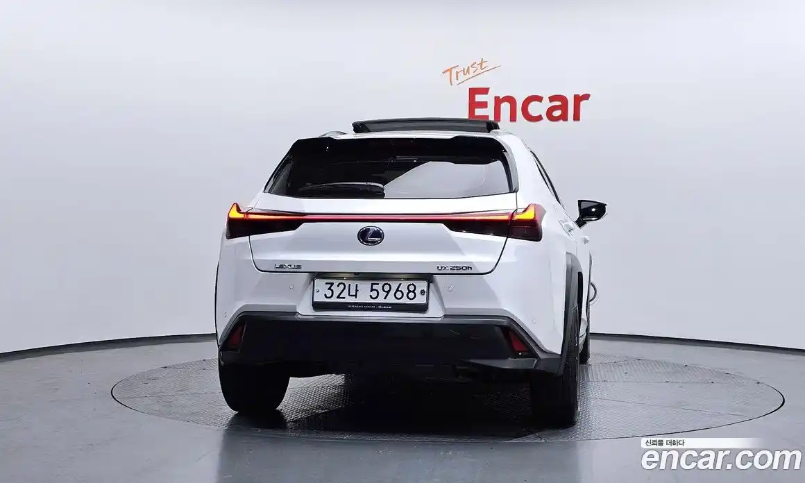 Lexus UX 2019 2.0 гидро в Москве № 975847, фото 4