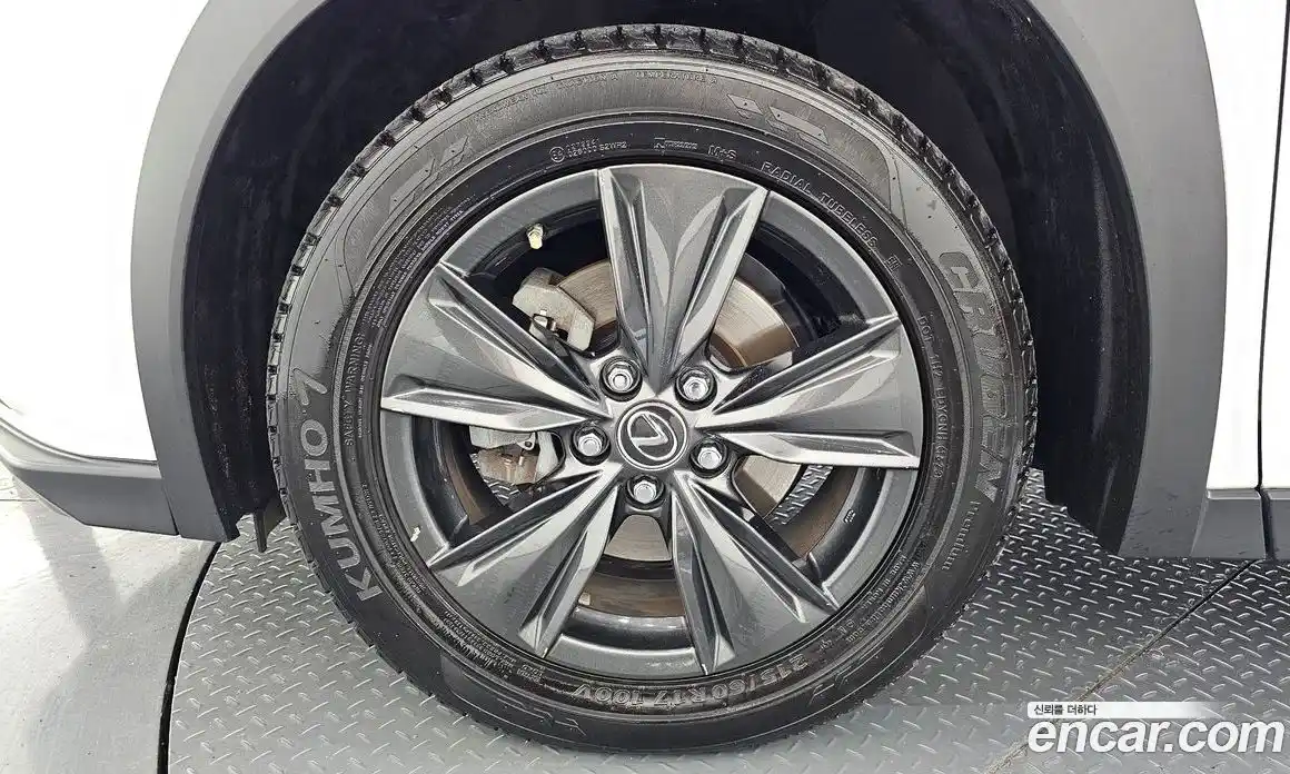 Lexus UX 2019 2.0 гидро в Москве № 975847, фото 5