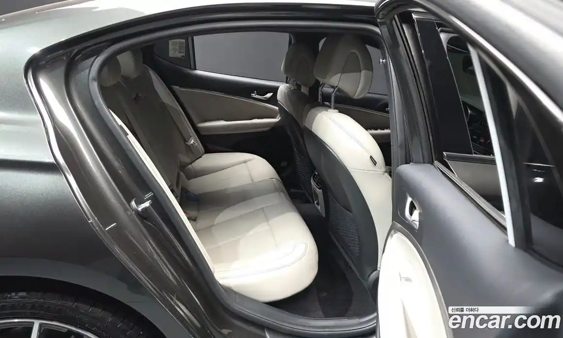 Genesis G70 2023 2.0 Автомат в Москве № 1009892, фото 12