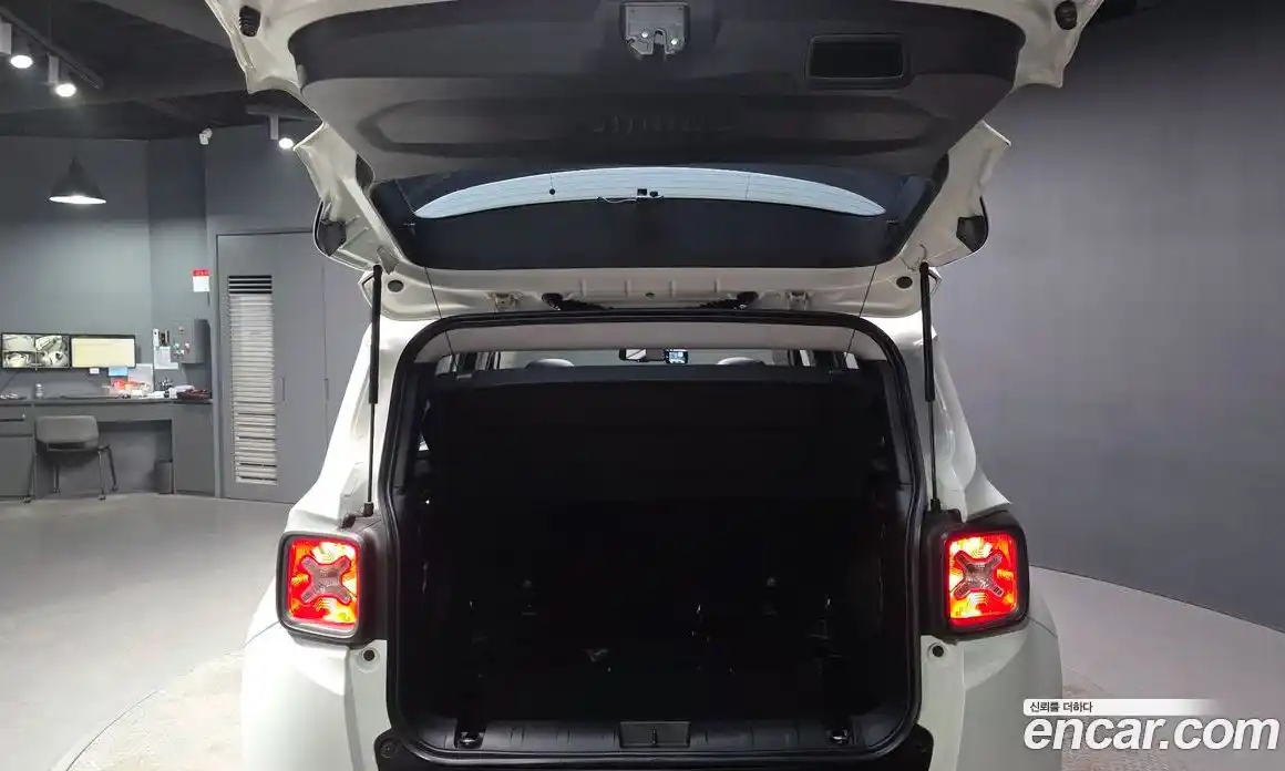 Jeep Renegade 2019 2.4 гидро в Москве № 1014895, фото 20