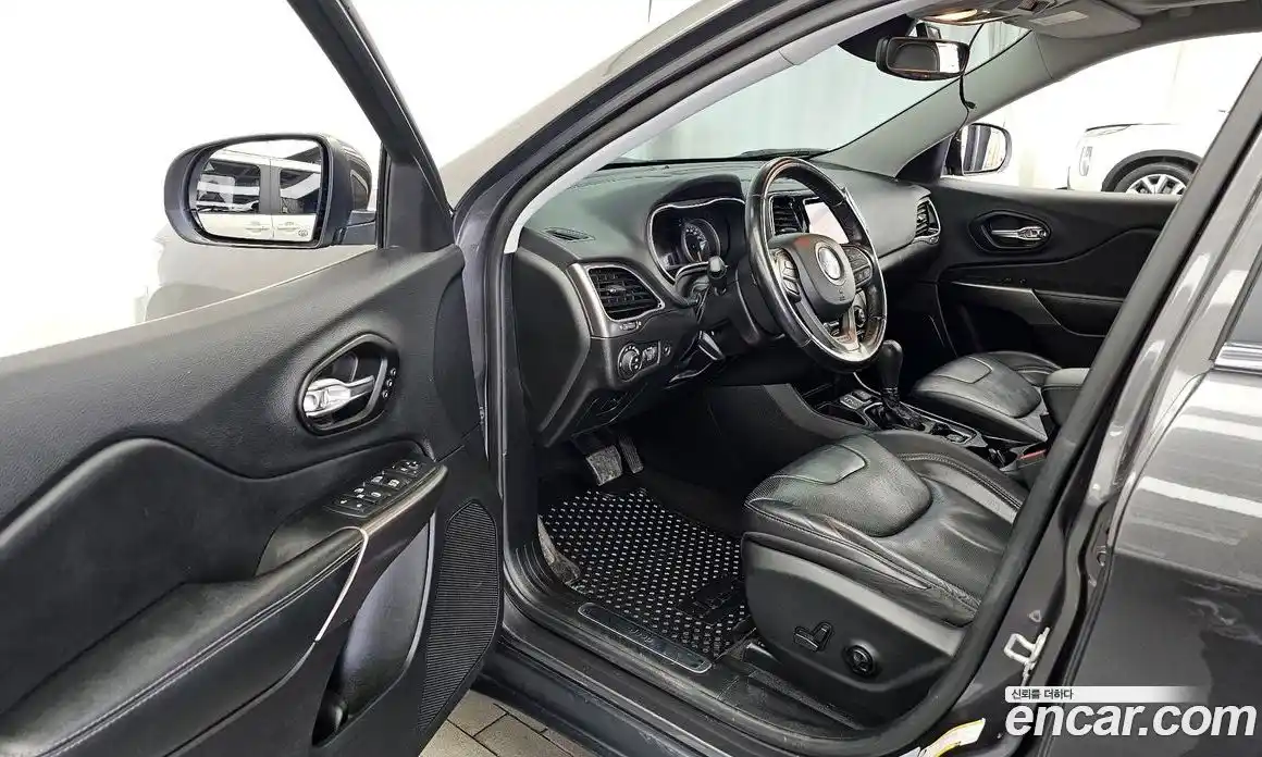 Jeep Cherokee 2021 2.4 гидро в Москве № 1014944, фото 10