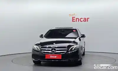Mercedes-Benz E-Class 2018 2.0 гидро в Москве № 141896, миниатюра 3