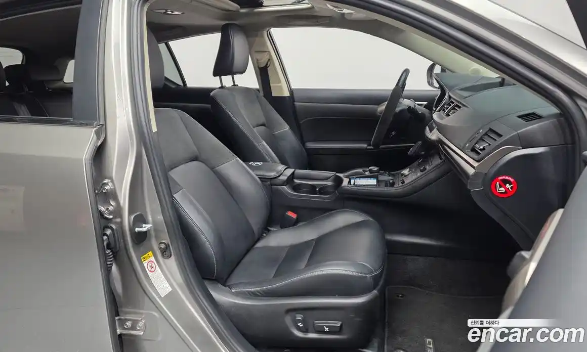 Lexus CT200h 2018 1.8 гидро в Москве № 168320, фото 11