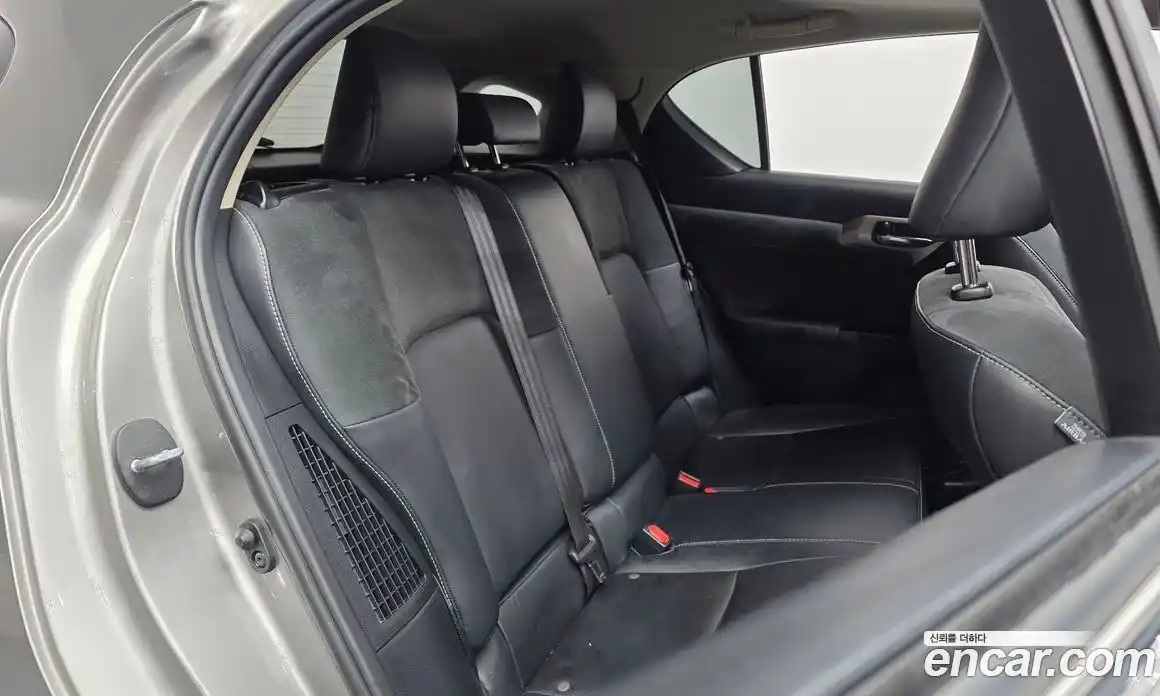Lexus CT200h 2018 1.8 гидро в Москве № 168320, фото 12