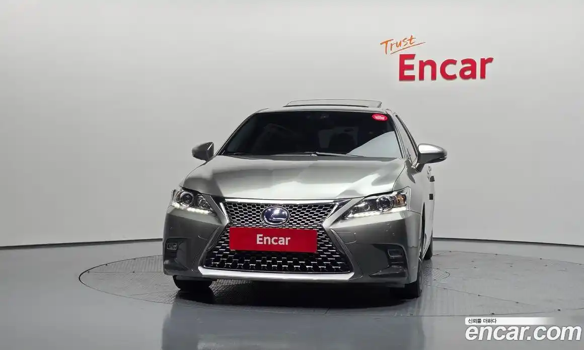 Lexus CT200h 2018 1.8 гидро в Москве № 168320, фото 3