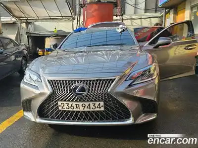 Lexus LS 2018 3.5 гидро в Москве № 168327, миниатюра 3