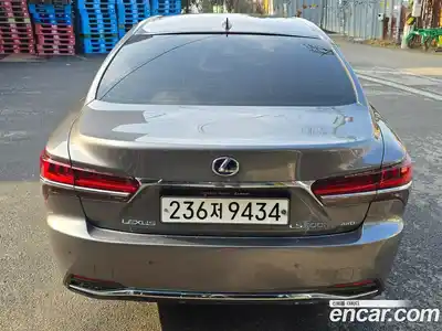 Lexus LS 2018 3.5 гидро в Москве № 168327, миниатюра 4