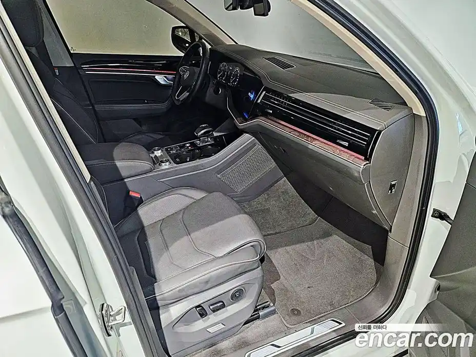 Volkswagen Touareg 2023 3.0 гидро в Москве № 168755, фото 16