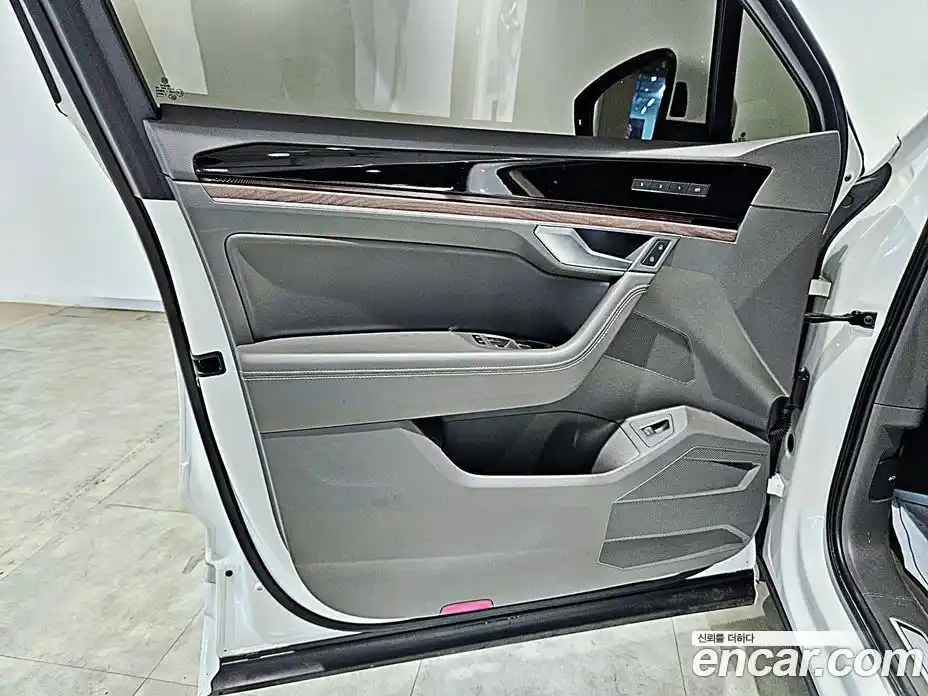 Volkswagen Touareg 2023 3.0 гидро в Москве № 168755, фото 17