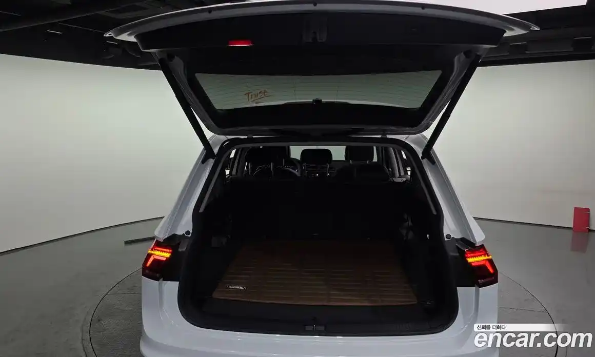 Volkswagen Tiguan 2022 2.0 гидро в Москве № 168903, фото 20
