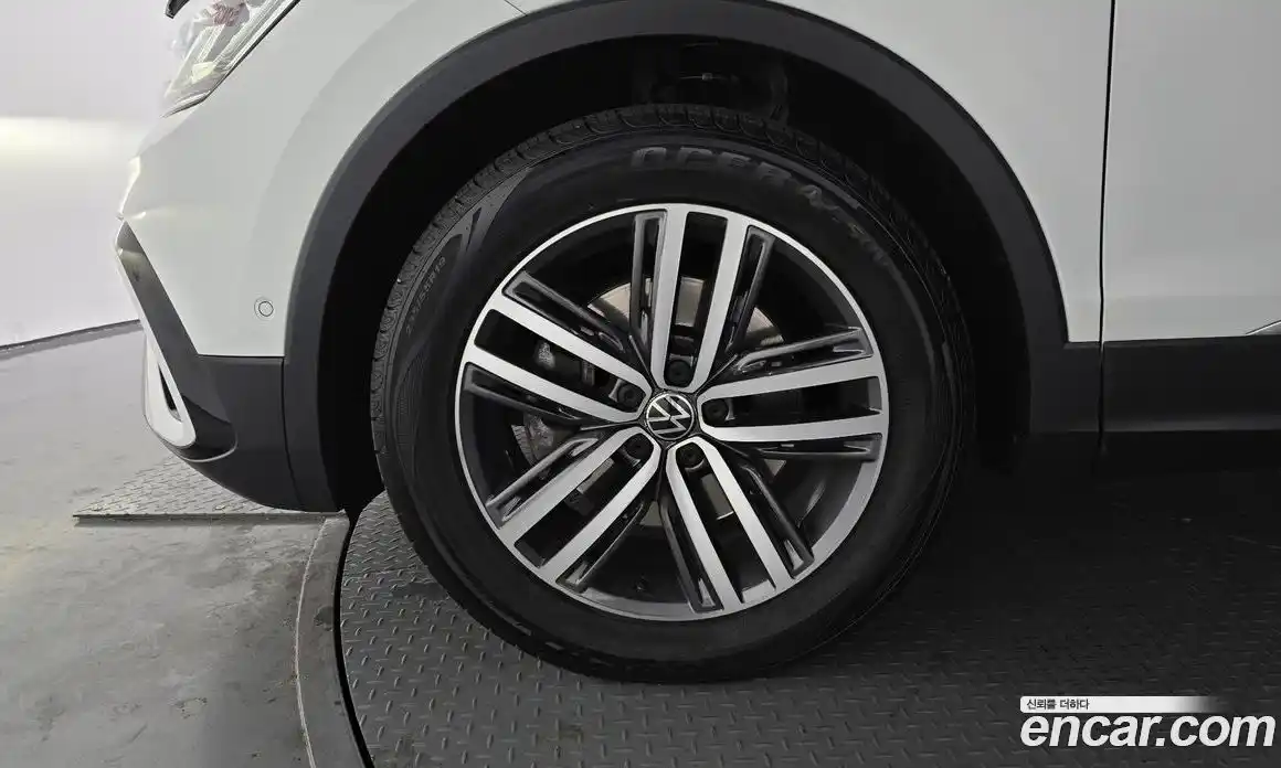 Volkswagen Tiguan 2022 2.0 гидро в Москве № 168903, фото 5