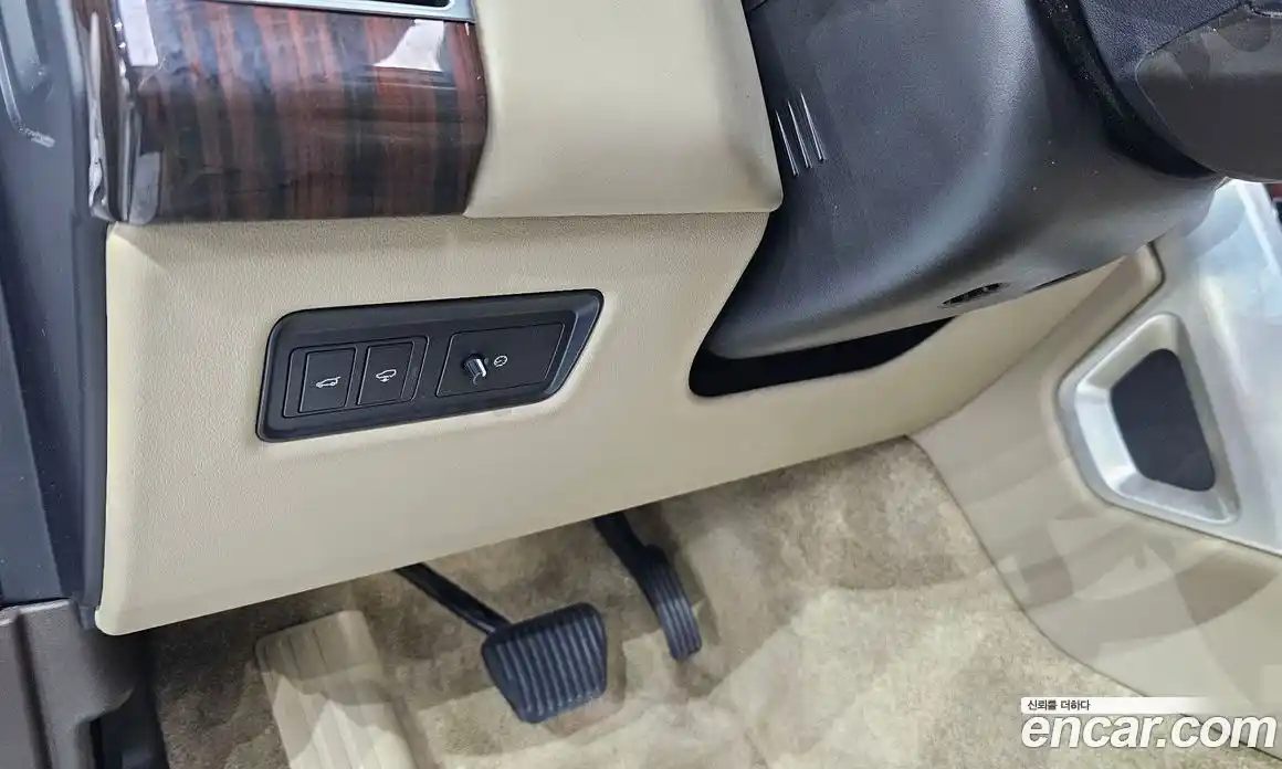 Land Rover Range-Rover 2015 4.4 гидро в Москве № 198115, фото 18