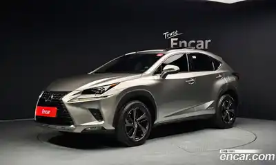 Lexus NX, 2021